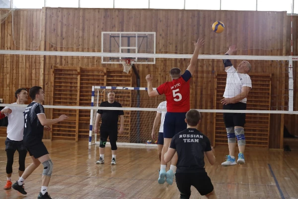 Городской турнир по волейболу в Байкальске: Новогодний спортивный праздник