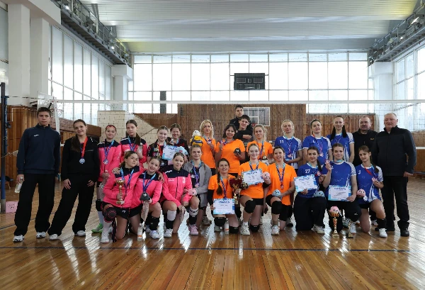 Женские команды сразились за золото в преддверии 8 Марта!